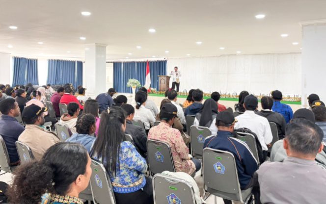 
					Kepala BPS Kabupaten Jayawijaya, Arther Ludwig Purmiasa. (KabarPapua.co/Agris Wistrijaya)