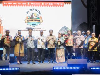 Saat pembukaan Feskop Papua Ke-9 Tahun 2026 dengan tema: “Merawat Warisan, Membangun Masa Depan Papua”. (Foto dok: BI Papua) 