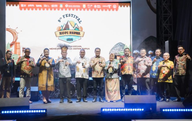 
					Saat pembukaan Feskop Papua Ke-9 Tahun 2026 dengan tema: “Merawat Warisan, Membangun Masa Depan Papua”. (Foto dok: BI Papua) 