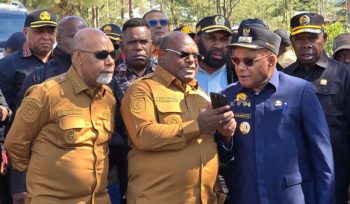 Gubernur Papua Tengah, meki Nawipa (tengah0 bersama Wagub dan Bupati Puncak, Elvis Tabuni di Ilaga. Foto: Diskominfo Puncak
