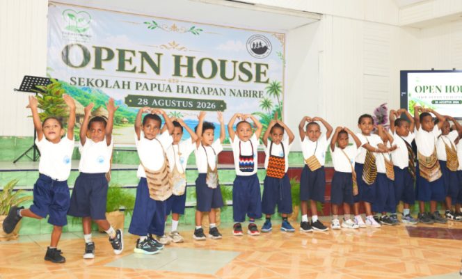 
					Para siswa didik Sekolah Papua Harapan (SPH) Nabire saat kegiatan Open House yang dihadiri Gubernur Papua Tengah Meki Nawipa. (Foto dok: IST)