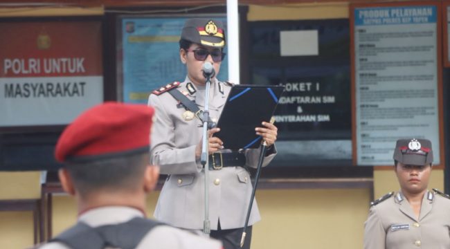 Kapolres Kepulauan Yapen AKBP Diaritz Felle, memimpin peringatan Hari Juang Polri di Mapolres Kepulauan Yapen. (Foto dok: IST)