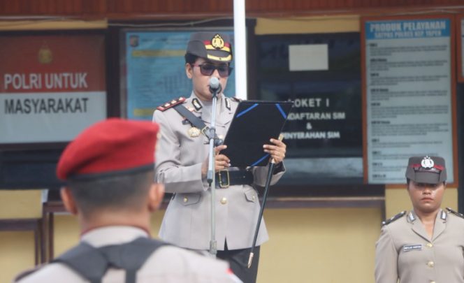 
					Kapolres Kepulauan Yapen AKBP Diaritz Felle, memimpin peringatan Hari Juang Polri di Mapolres Kepulauan Yapen. (Foto dok: IST)