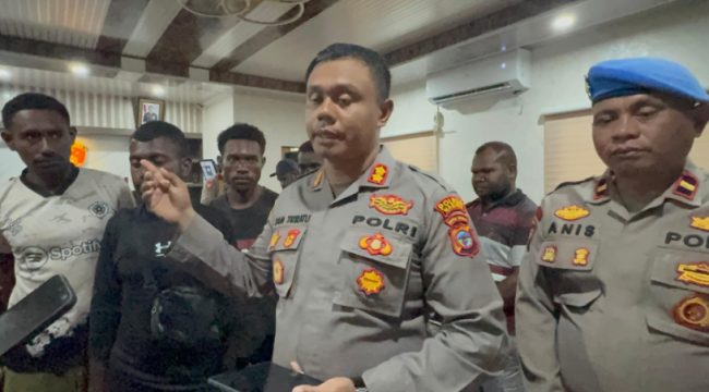 Kapolres Nabire AKBP Samuel D. Tatiratu menyatakan, seluruh penumpang speedboat selamat dievakuasi ke Polres Nabire untuk mendapatkan penanganan. (KabarPapua.co/Agies Pranoto) 