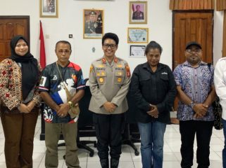 Kapolres Kepulauan Yapen, AKBP Diaritz Felle saat bersama insan pers. Foto: Ainun Faathirjal/KabarPapua.co