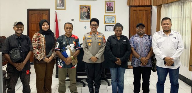 
					Kapolres Kepulauan Yapen, AKBP Diaritz Felle saat bersama insan pers. Foto: Ainun Faathirjal/KabarPapua.co
