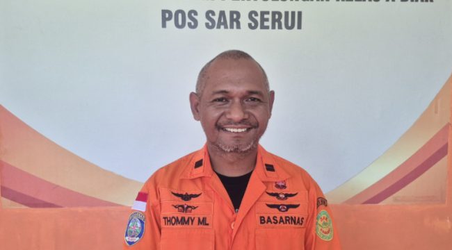 Kepala Pos Pencarian dan Pertolongan (SAR) Basarnas Serui, Thommy M. Lewerissa. (KabarPapua.co/Ainun Faathirjal)