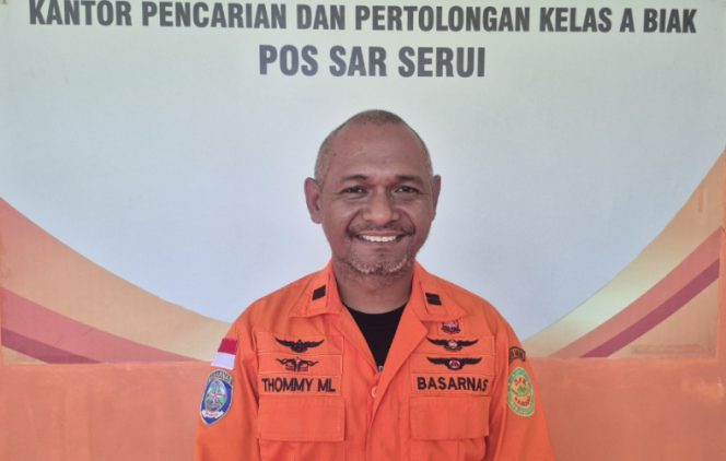 
					Kepala Pos Pencarian dan Pertolongan (SAR) Basarnas Serui, Thommy M. Lewerissa. (KabarPapua.co/Ainun Faathirjal)