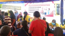 Aksi sosial Srikandi PLN IP UBP Holtekamp dalam rangka HUT ke-81 RI di Kampung Holtekamp. Foto: PLN IP UBP Holtekamp
