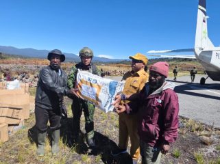 Pemkab Puncak salurkan bantuan tanggap darurat ke masyarakat yang terdampak hujan es dan embun salju di Distrik Agandugume, Distrik Oneri, dan Distrik Lambewi. (Foto dok: Diskominfo Puncak)
