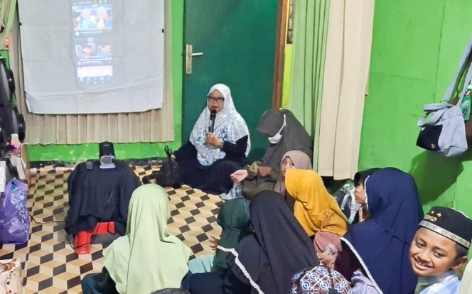 
					Keterbatasan ruang dan fasilitas Rumah Qur’an Hamizan (RQH) terlihat dari kondisi tempat mengaji yang  hanya memanfaatkan ruang berukuran 2x2 meter. (Foto dok: PLN Papua)