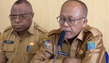 Staf Ahli Gubernur Papua Pegunungan, Manogar Sirait saat memberikan keterangan pers ke media. (Foto dok: IST)