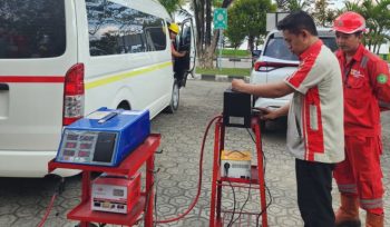 Uji emisi kendaraan di lingkungan PLN IP UBP Holtekamp. Foto: PLN IP UBP Holtekamp