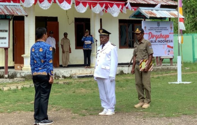 
					Upacara HUT RI Ke-81 di Distrik Nusawani, Kampung Perea. (KabarPapua.co/Ainun Faathirjal)