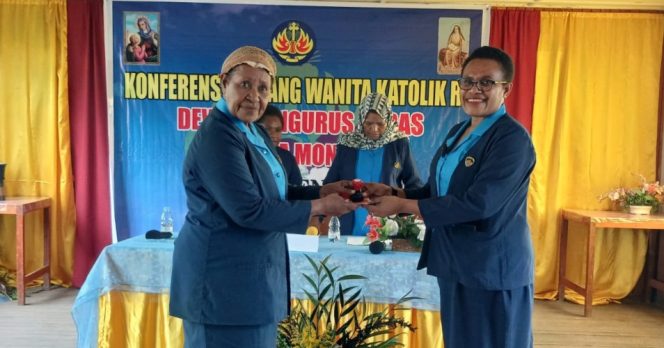 
					Vivian Gobai (kanan) terpilih menjadi Ketua DPC WKRI Santa Monika Paniai periode 2026 - 2029.  Foto: Agis Pranoto/Kabarpapua.co