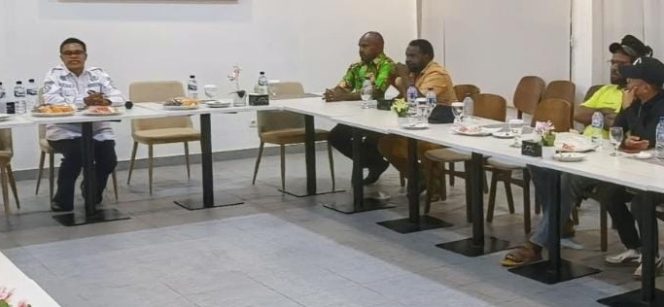 
					Pelaksana Tugas (Plt) Kepala Biro Umum Setda Provinsi Papua Tengah, Vivian E. Gobay saat bersama media di Nabire. Foto: Agis Pranoto/Kabarpapua.co