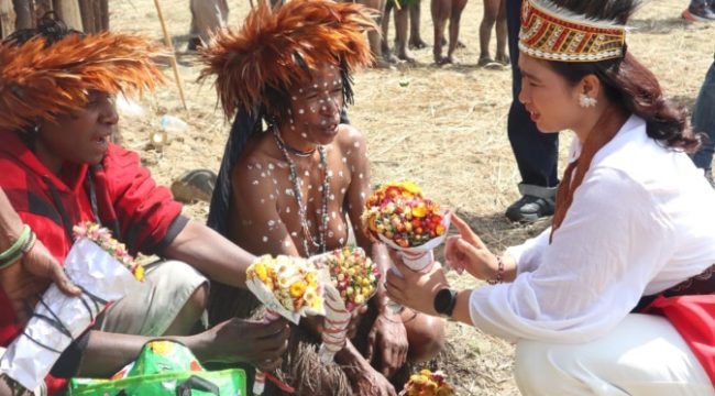 Wakil Menteri Pariwisata Ni Luh Puspa saat berada di tengah FBLB 2026. Foto: Pers FBLB 2026