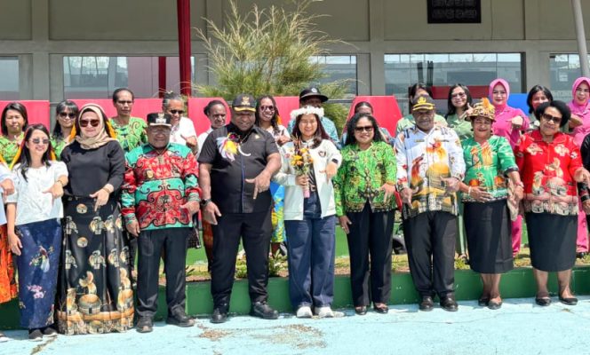 
					Penjemputan Wamen Pariwisata RI, Ni Luh Puspa di Bandara Wamena. (Foto dok: Pers FBLB 2026)