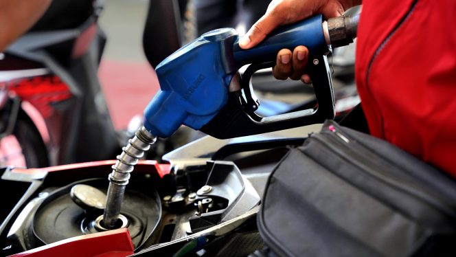 
					Ilustrasi pengisian BBM. Foto: Pertamina