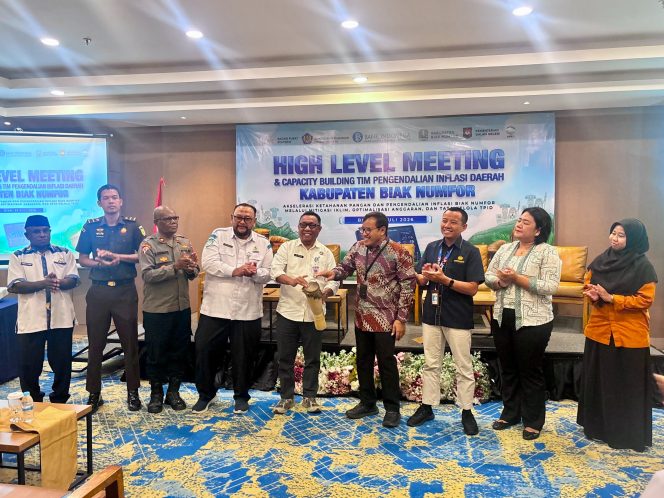
					BI Papua- Pemkab Biak Numfor melakukan High Level Meeting (HLM) dan Capacity Building TPID. Foto: BI Papua