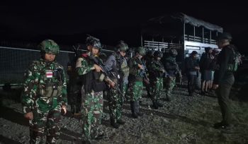 Pasukan TNI bersiaga dalam pengungkapan kasus penembakan 4 pekerja jalan di Tolikara. Foto: Pendam Cenderawasih.