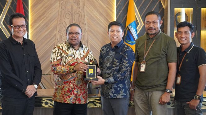 
					PLN - Pemkab Manokwari usai  audiensi guna penguatan keandalan pasokan listrik serta kolaborasi penataan infrastruktur kelistrikan.  Foto:PLN Papua 