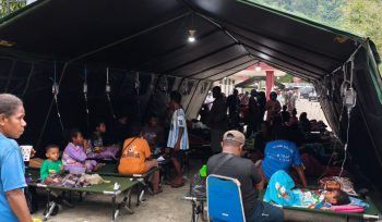 Pasien keracunan MBG dari Distrik Depapre yang menjalani perawatan di RSUD Yowari Sentani. Foto: Pendam Cenedrawasih