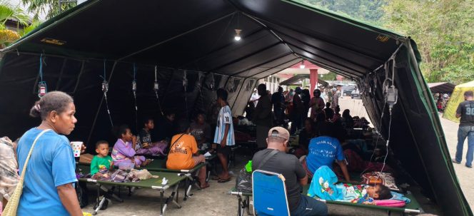 
					Pasien keracunan MBG dari Distrik Depapre yang menjalani perawatan di RSUD Yowari Sentani. Foto: Pendam Cenedrawasih
