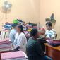 Pemeriksaan para pihak terkait keracunan makanan yang duga dari menu MBG di Distrik Depapre, Kabupaten Jayapura. Foto: Humas Polres Jayapura.