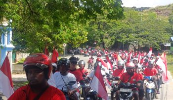 pawai Merah Putih b awa pesan damai dari Tanah Tabi. Foto: Katharina/Kabarpapua.co