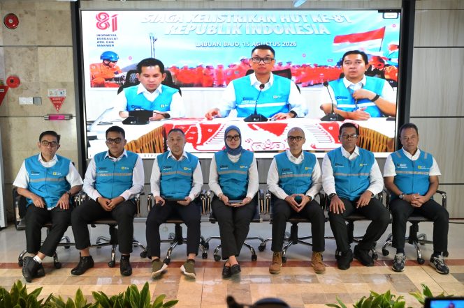 
					Suasana konferensi pers siaga kelistrikan HUT ke-81 Kemerdekaan RI yang dilaksanakan hybrid di PLN Unit Induk Pusat Pengatur Beban Jawa, Madura, dan Bali (UIP2B Jamali), Depok, Jawa Barat, dan PLN Unit Pelayanan Pelanggan Flores Bagian Barat, Manggarai Barat, pada Sabtu malam (15/8), Foto:PLN 