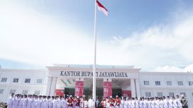 Momen foto bersama  Paskibra di Jayawijaya. Foto: Media Bupati Jayawijaya