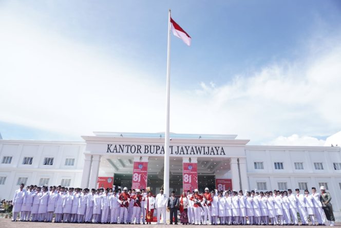 
					Momen foto bersama  Paskibra di Jayawijaya. Foto: Media Bupati Jayawijaya