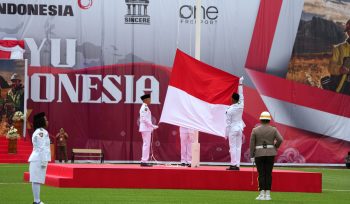 Upacara Pengibaran Bendera Merah Putih memperingati Hari Ulang Tahun (HUT) ke-81 RI dengan semangat One Freeport: Dari Timur ndonesia, Kita Bangkit Bersama, serentak di enam lokasi kerja PTFI yang berada di tiga provinsi yakni Papua Tengah, Jawa Timur, dan DKI Jakarta. Foto: PTFI 