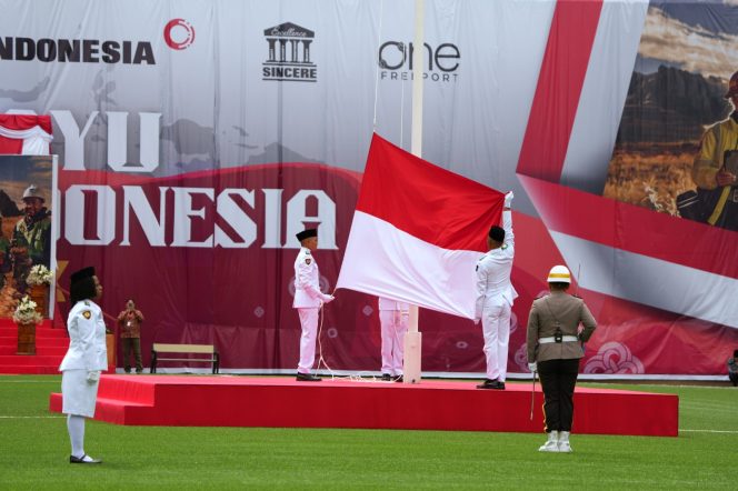 
					Upacara Pengibaran Bendera Merah Putih memperingati Hari Ulang Tahun (HUT) ke-81 RI dengan semangat One Freeport: Dari Timur ndonesia, Kita Bangkit Bersama, serentak di enam lokasi kerja PTFI yang berada di tiga provinsi yakni Papua Tengah, Jawa Timur, dan DKI Jakarta. Foto: PTFI 