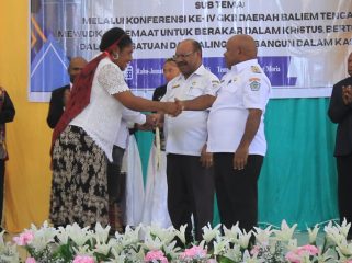 Wakil Bupati Jayawijaya Ronny Elopere saat pembukaan Konferensi Ke-IV Gereja Kemah Injil Indonesia (GKII) Daerah Baliem Tengah.
Foto : Kominfo Jayawijaya
