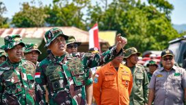 Pangdam XVII/Cenderawasih Mayjen TNI Febriel Buyung Sikumbang memimpin Apel Kesiapsiagaan Penanggulangan Bencana Kebakaran Hutan dan Lahan Karhutla.  Foto: Pendam Cenderawasih 