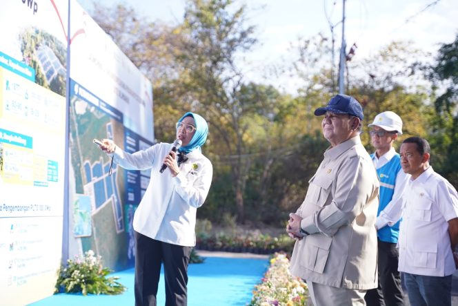 
					Presiden Republik Indonesia, Prabowo Subianto, resmi meluncurkan Program Pembangkit Listrik Tenaga Surya (PLTS) 100 gigawatt peak (GWp) sekaligus melakukan groundbreaking proyek-proyek yang siap menjadi akselerator energi baru terbarukan (EBT) nasional di Gilimanuk, Bali, Selasa 25 Agustus 2026. Foto: BPMI Setpres