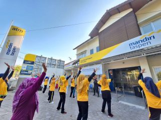 Ilustrasi olahraga bersama pensiunan. Foto:Bank Mandiri
