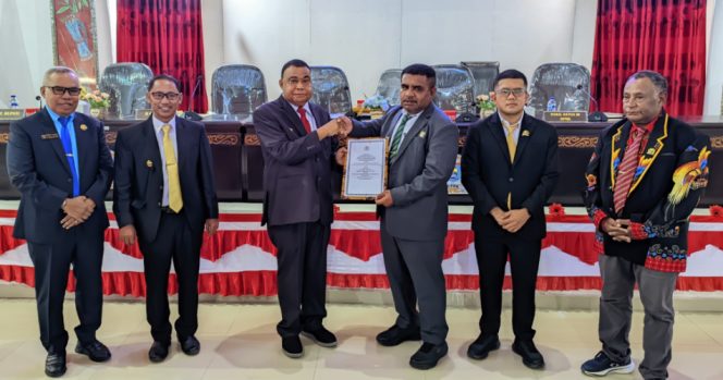 
					DPRK bersama Bupati Yapen pada Rapat pelno pengesahan pertanggungjawab an APBD 2025. Foto: Ainun Faathirjal/Kabarpapua.co
