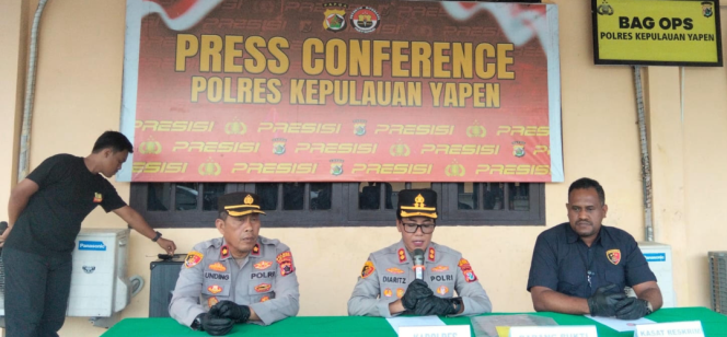 
					Konferensi pers pelaku pencurian laptop di Serui. Foto: Humas Polres Yapen 