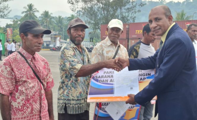 
					Kepala Dinas Perikanan Kabupaten Kepulauan Yapen Daniel Reba. (KabarPapua.co/Ainun Faathirjal)