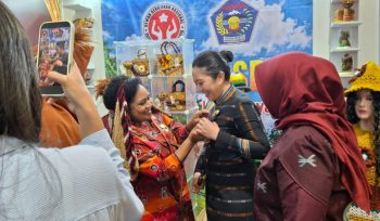 Ketua Dekranasda Kabupaten Jayawijaya Ida Wati Waromi Murip di Pameran Kriyanusa 2026 di Jakarta. (Foto dok: Media Pemda Kabupaten Jayawijaya)
