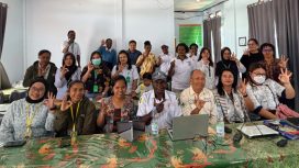 Foto bersama usia pelaksanaan On the Job Training (OJT) bagi Penanggung Jawab Program di Puskesmas se-Kabupaten Dogiyai. (Foto dok: IST)