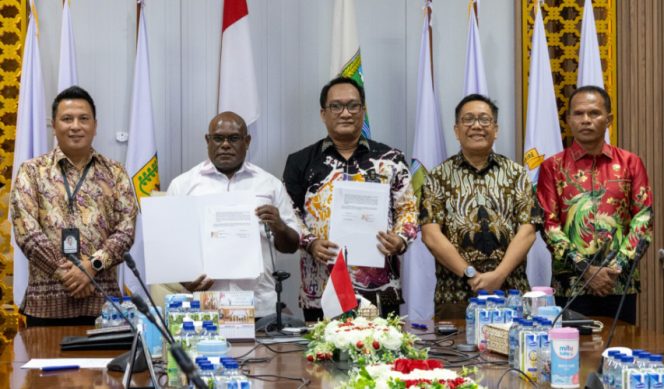 
					Pemprov Papua Tengah lakukan penandatanganan MoU dengan tiga bank besar nasional, yaitu BNI, Mandiri dan BRI. (papuatengahprov.go.id)