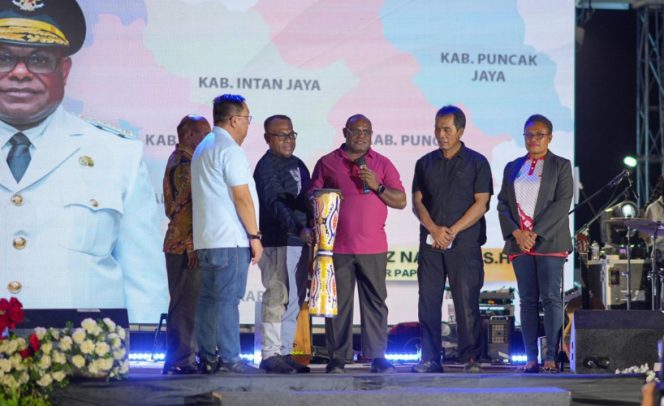 
					Gubernur Meki Nawipa Ajak Warga Ramaikan Tiga Hari Pesta Rakyat HUT Ke-4 Papua Tengah. (Foto dok: papuatengahprov.go.id)