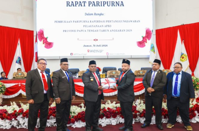 
					Saat Gubernur Papua Tengah Meki Nawipa sampaikan LPJ Pelaksanaan APBD TA 2025 dalam Rapat Paripurna DPRP Papua Tengah. (Foto dok: papuatengahprov.go.id) 