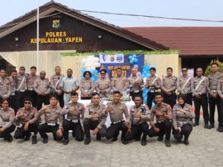 Jajaran personel Satlantas Polres Kepulauan Yapen berfoto bersama dalam rangkaian peringatan HUT Ke-71 Lalu Lintas Bhayangkara. (Foto dok: Humas Polres Kepulauan Yapen)