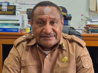 Kepala Dinkes Kabupaten Kepulauan Yapen, Karolis Tanawani. (Foto dok: IST)