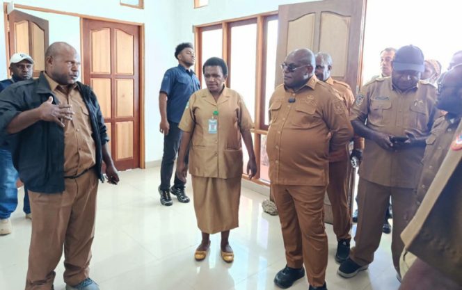 
					Gubernur Papua Tengah Meki Nawipa saat kunker ke Deyai. (Foto dok:IST)